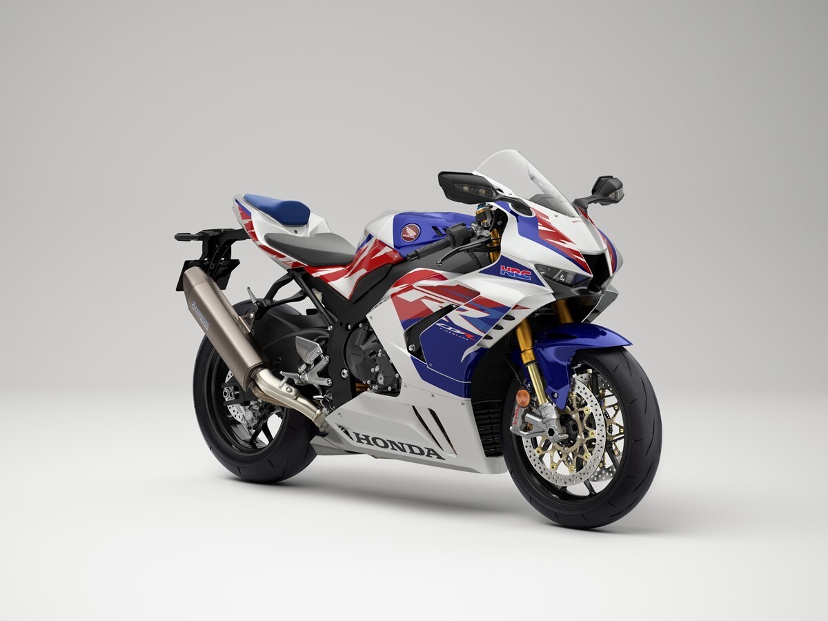 Honda: la storia della CBR Fireblade sfila ad EICMA