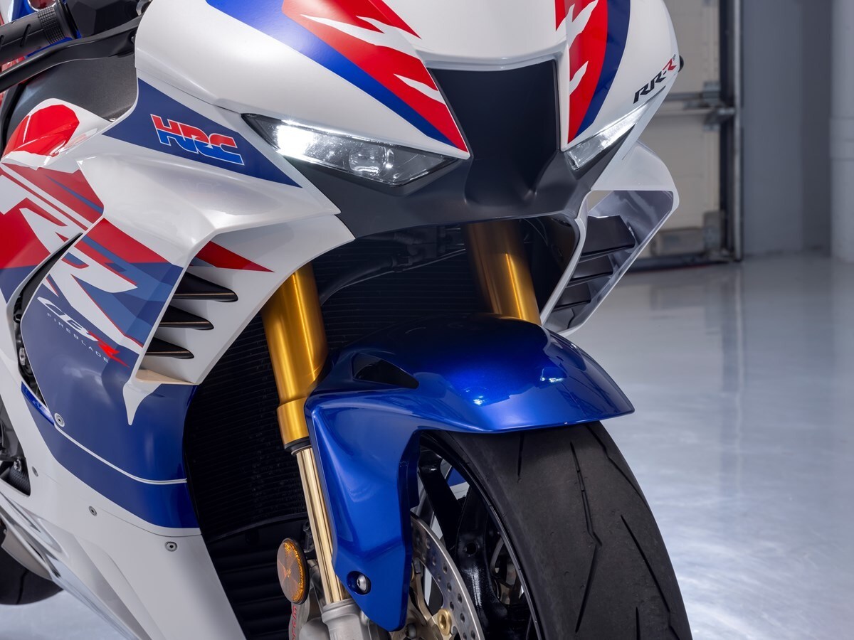 Honda: la storia della CBR Fireblade sfila ad EICMA