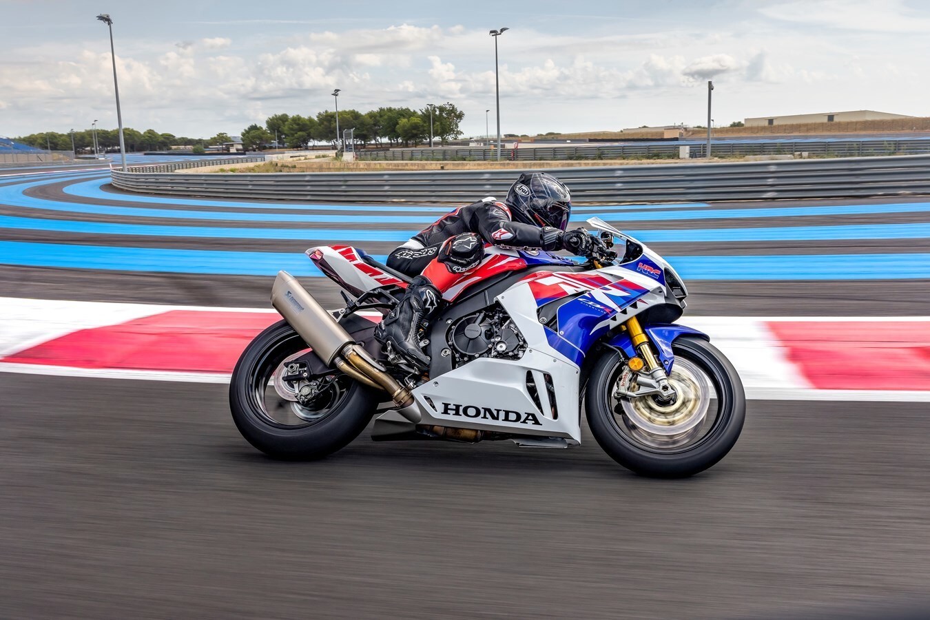 Honda: la storia della CBR Fireblade sfila ad EICMA