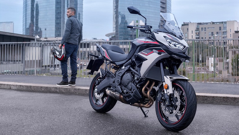 Nuova Kawasaki Versys 650 2022: salto di qualità