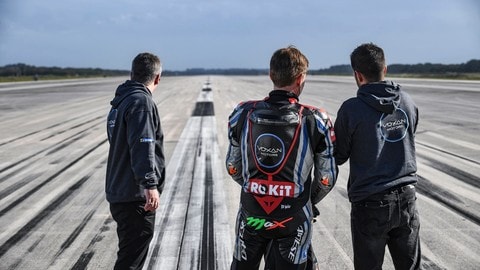 Max Biaggi batte tutti i record di velocità su moto elettrica