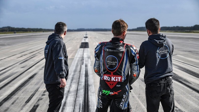 Max Biaggi batte tutti i record di velocità su moto elettrica