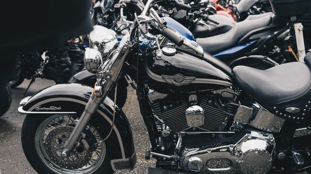 Commercio di ricambi moto: sequestrati pezzi per oltre 100mila euro
