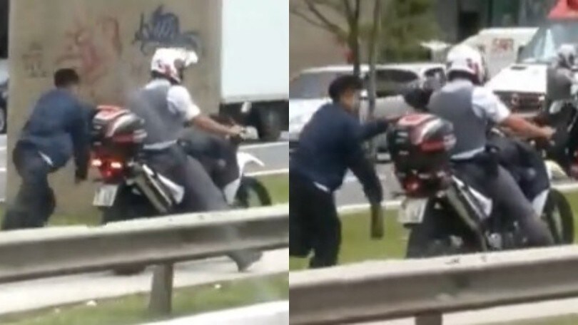 Deve portare il ladro in caserma: lo ammanetta alla moto! VIDEO