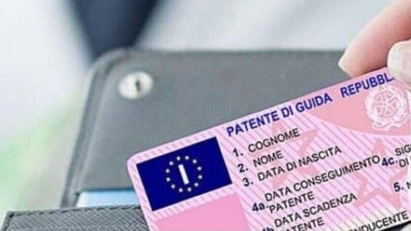 Patente A e B, cambia l'esame di teoria: ecco le novità dal 2022