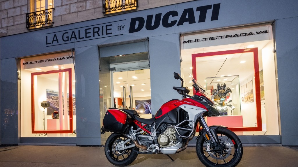 Ducati, a Parigi un pop-up store dedicato alla Multistrada V4