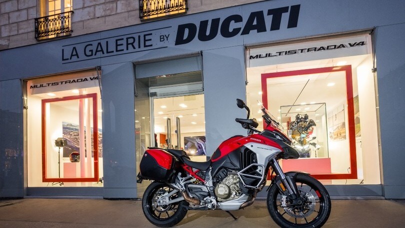 Ducati, a Parigi un pop-up store dedicato alla Multistrada V4