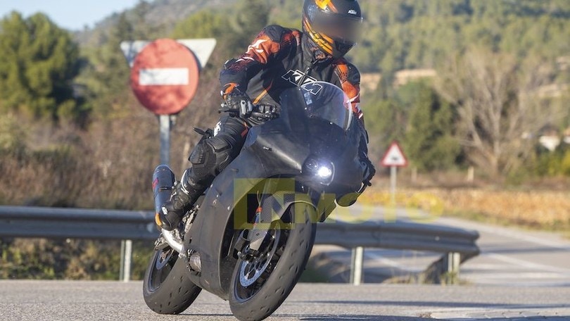 Nuova KTM RC 990 le foto dei test su strada