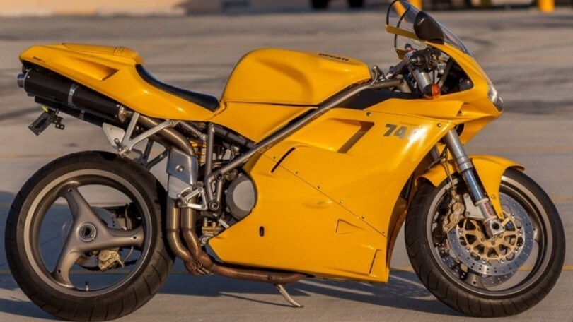Una Ducati 748 del 2001 cerca un nuovo proprietario