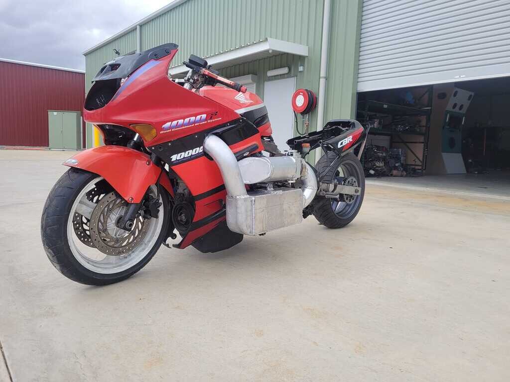 Honda CBR1000F, con turbocompressore "ignorante" per i 1.000 cv