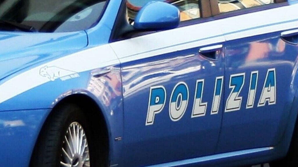 Fermato in moto senza casco, alla Polizia: “Ho mal di testa"