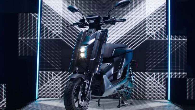 Yamaha EMF, e-scooter con batterie intercambiabili