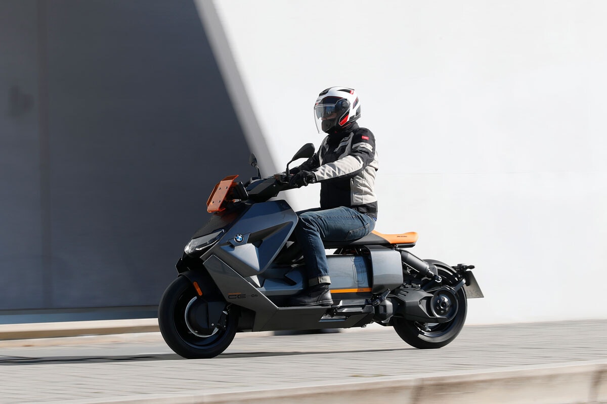 Test BMW CE 04, lo scooter elettrico del futuro: i voti del #sottoesame