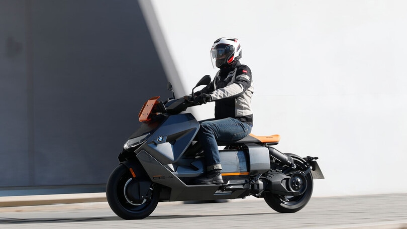 Test BMW CE 04, lo scooter elettrico del futuro: i voti del #sottoesame