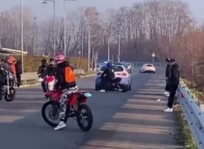 Bergamo, Polizia blocca gara clandestina di moto: 2.000 euro di multe