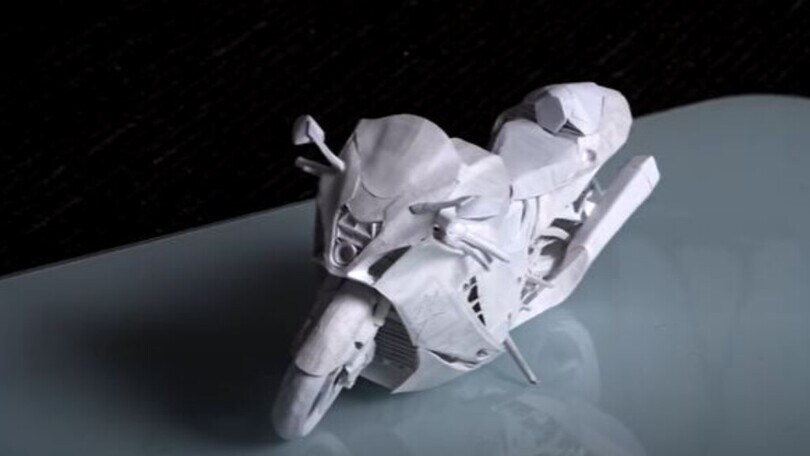 Una Suzuki Hayabusa di carta... per chi cerca una moto “leggera”