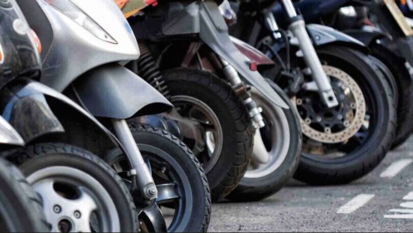 Genova, "idea" ambientalista: parcheggi a pagamento anche per moto e scooter