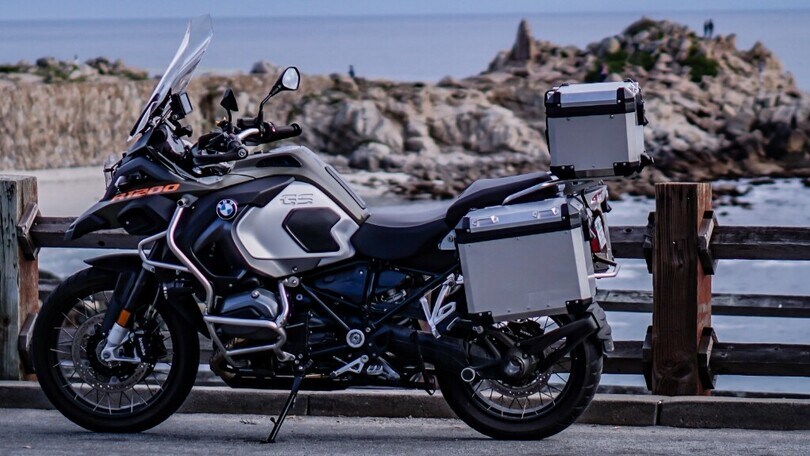 Nel Regno Unito vietato il parcheggio delle moto sul lungomare