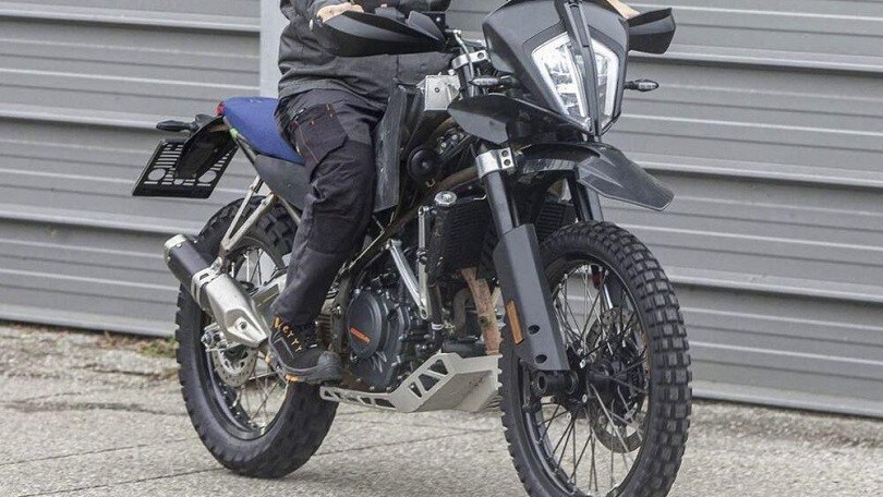 KTM 390, all'orizzonte una nuova off-road: le foto-spia