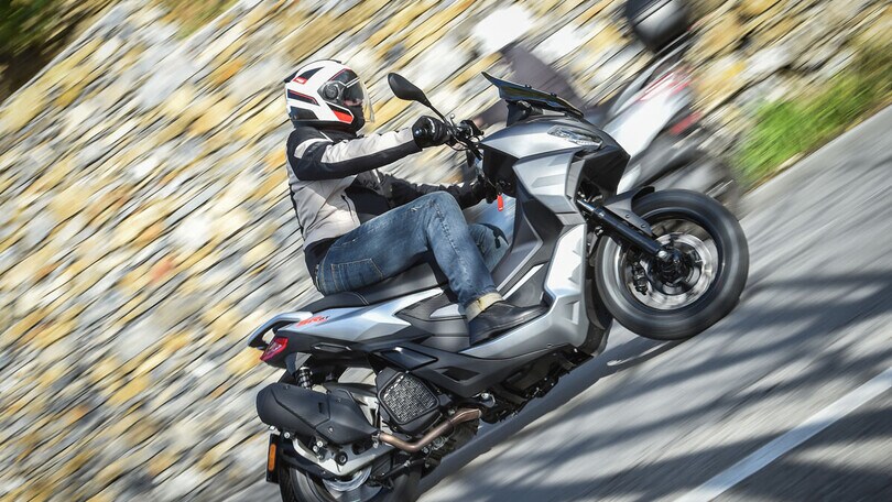 Aprilia SR GT 125 e 200, le foto della prova