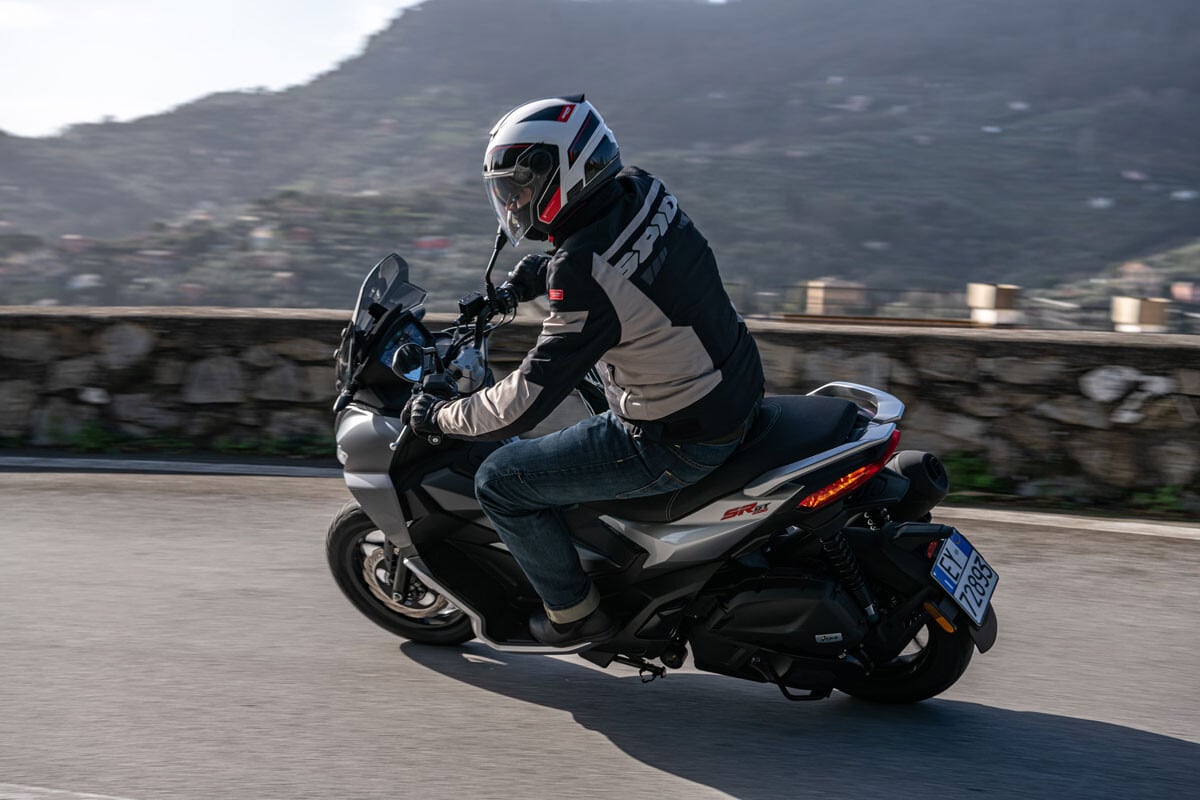 Aprilia SR GT 125 e 200, le foto della prova