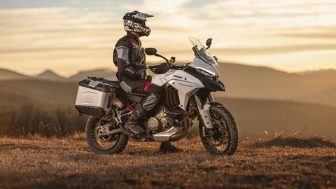 Ducati Multistrada V4, gli aggiornamenti 2022 della crossover