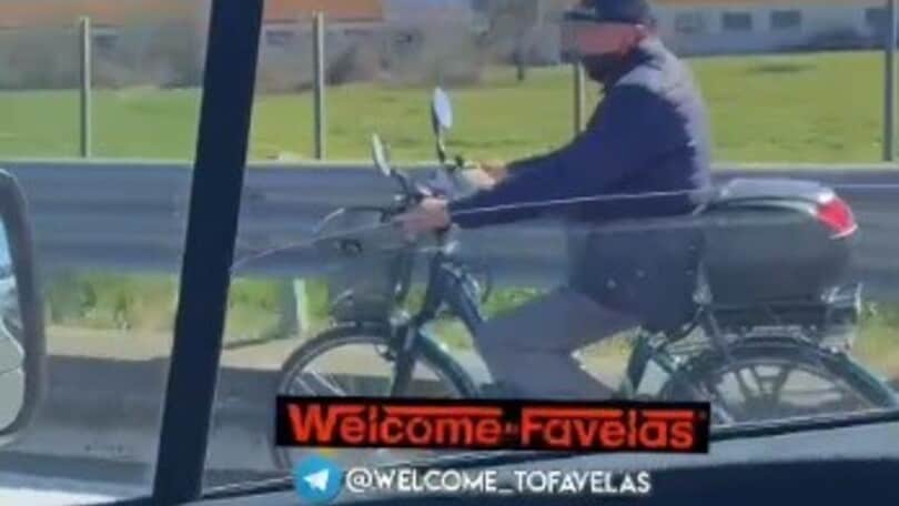 Roma, anziano sbaglia uscita e si ritrova con la bicicletta in autostrada!