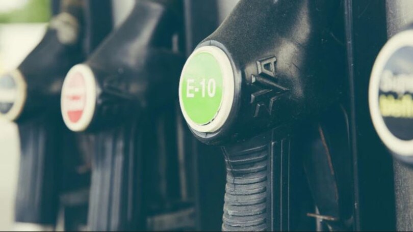 La guerra fra Russia e Ucraina riecheggia in Europa: prezzi dei carburanti in aumento