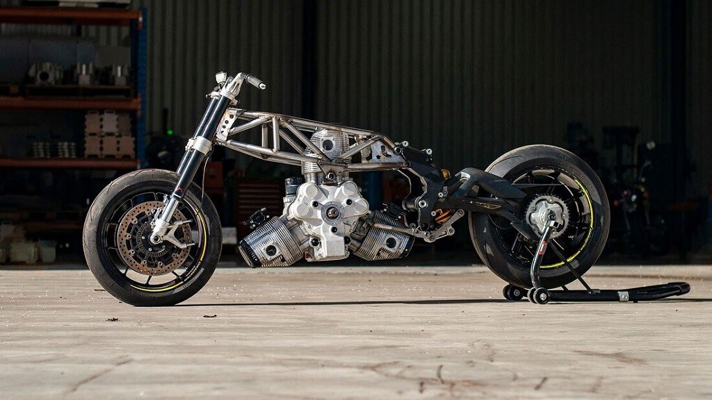 Low Flying Object, la moto con motore stellare a tre cilindri