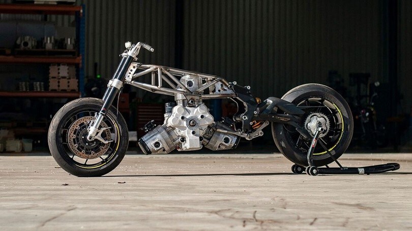 Low Flying Object, la moto con motore stellare a tre cilindri