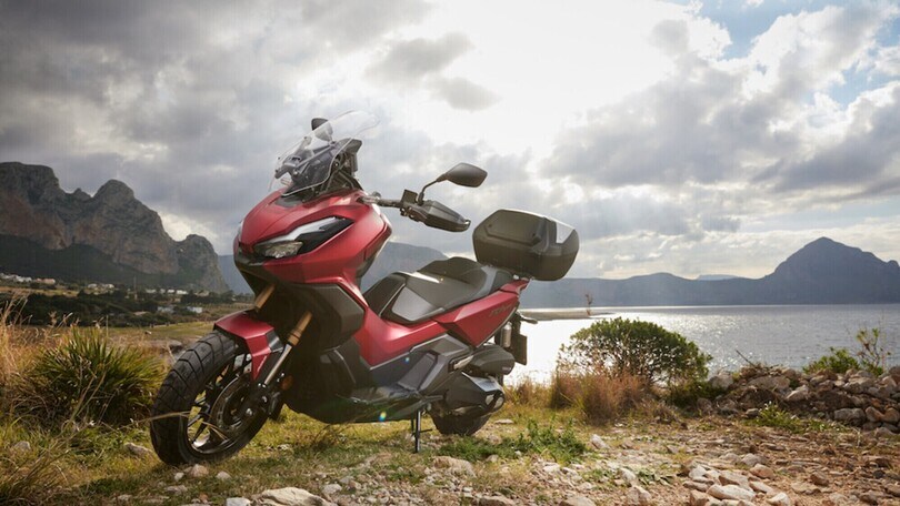 Mercato Moto: l'Honda ADV350 parte forte, inizia l'era degli scooter crossover?