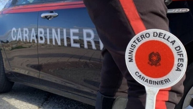 Nonnina spericolata in scooter: provoca un incidente e scappa