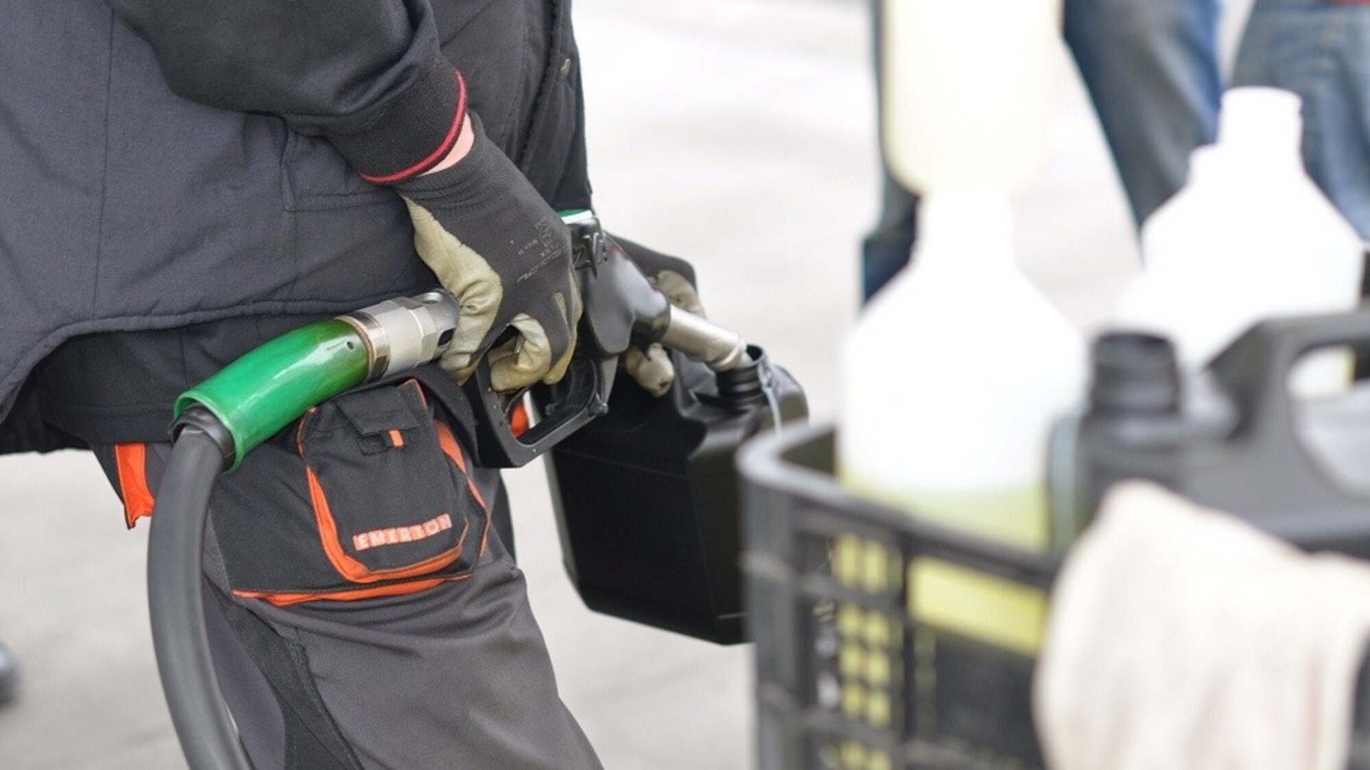 Caro benzina: "La Guardia di Finanza intervenga contro le speculazioni"