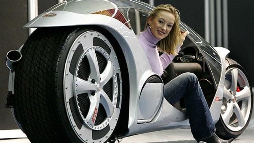 Sbarro Monotrace, moto futuristica con un motore della R1 nella ruota posteriore