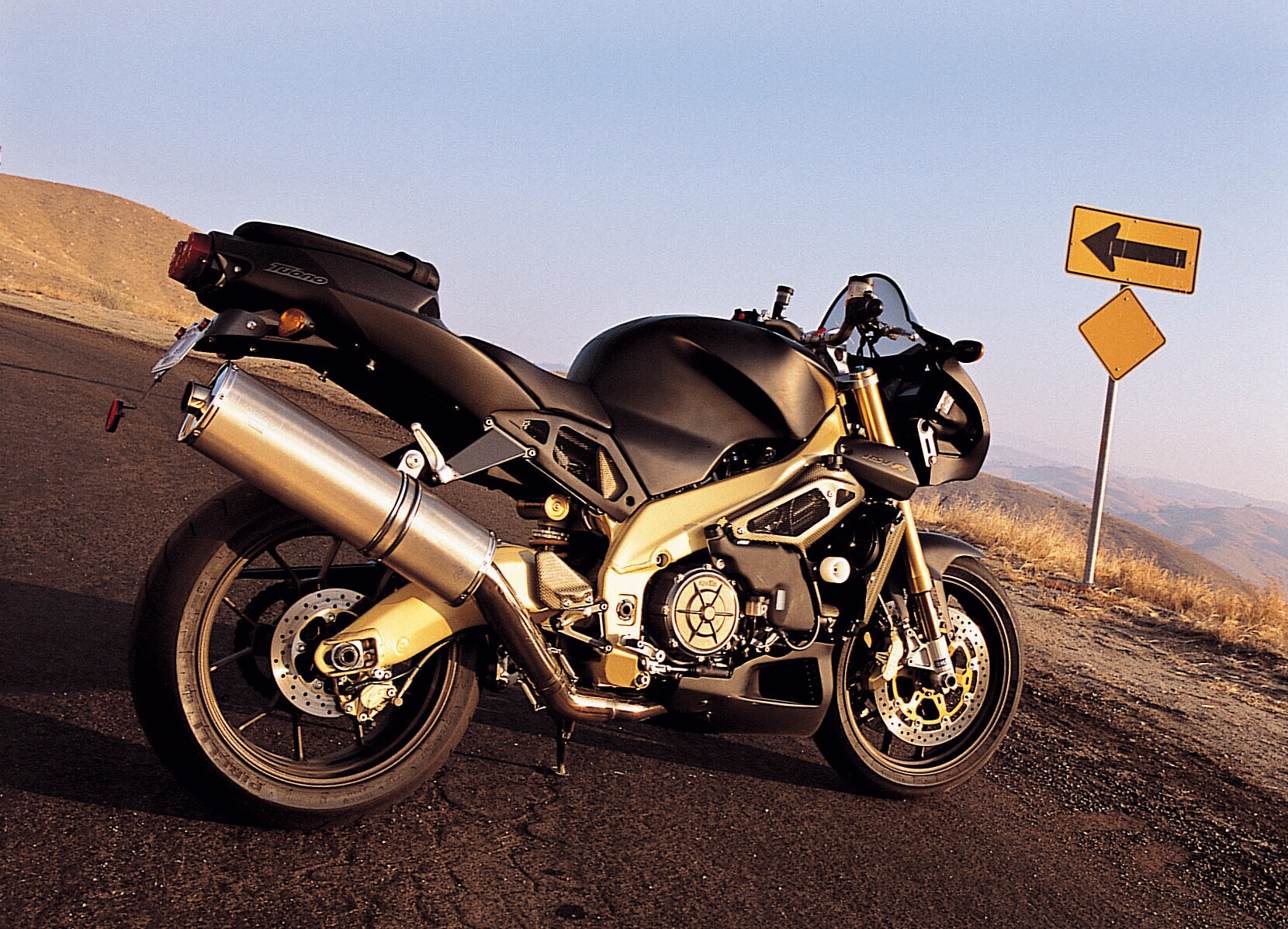 20 anni dell'Aprilia Tuono (parte 1): la prima ignorantissima serie