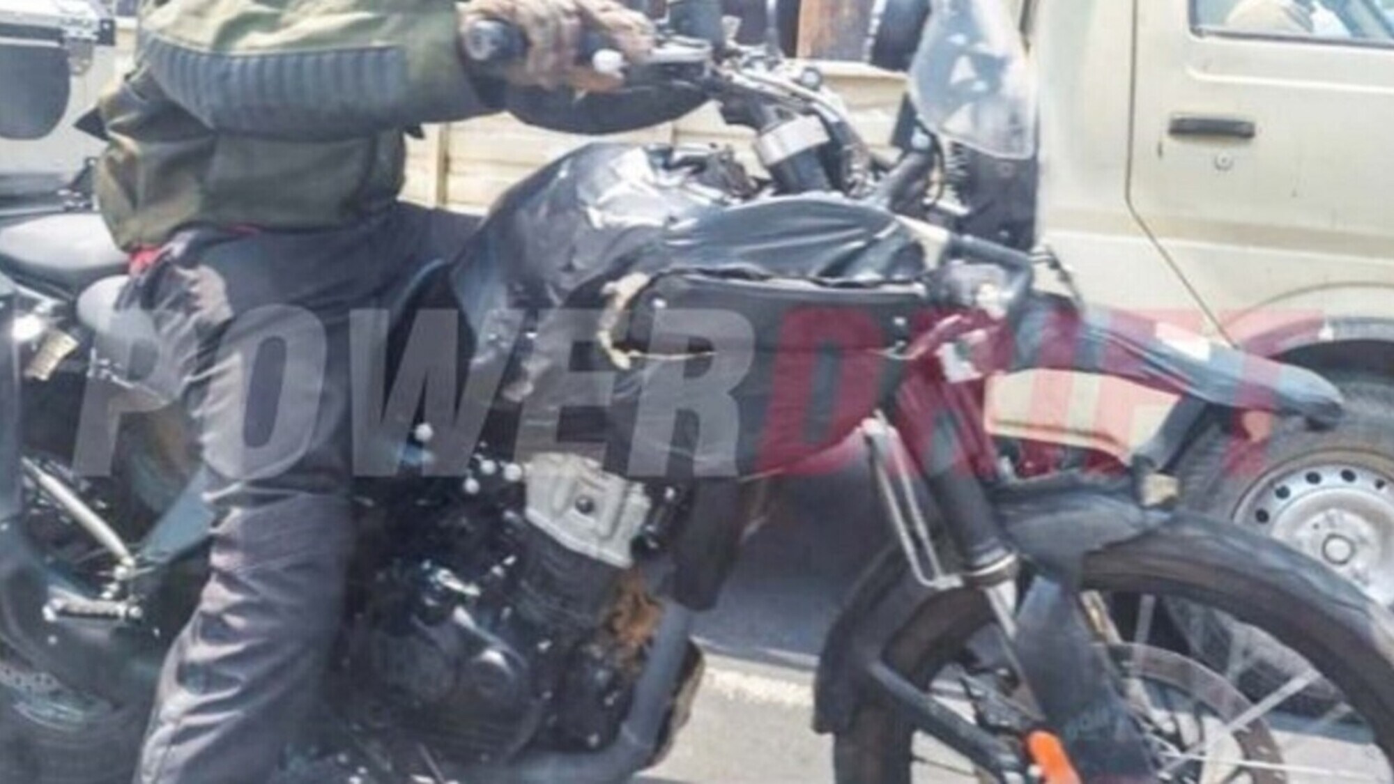 Royal Enfield Himalayan 450 LC avvistata: le foto spia