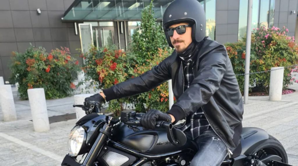Moto vietate ai calciatori, ma c’è chi della regola non ne vuole proprio sapere!