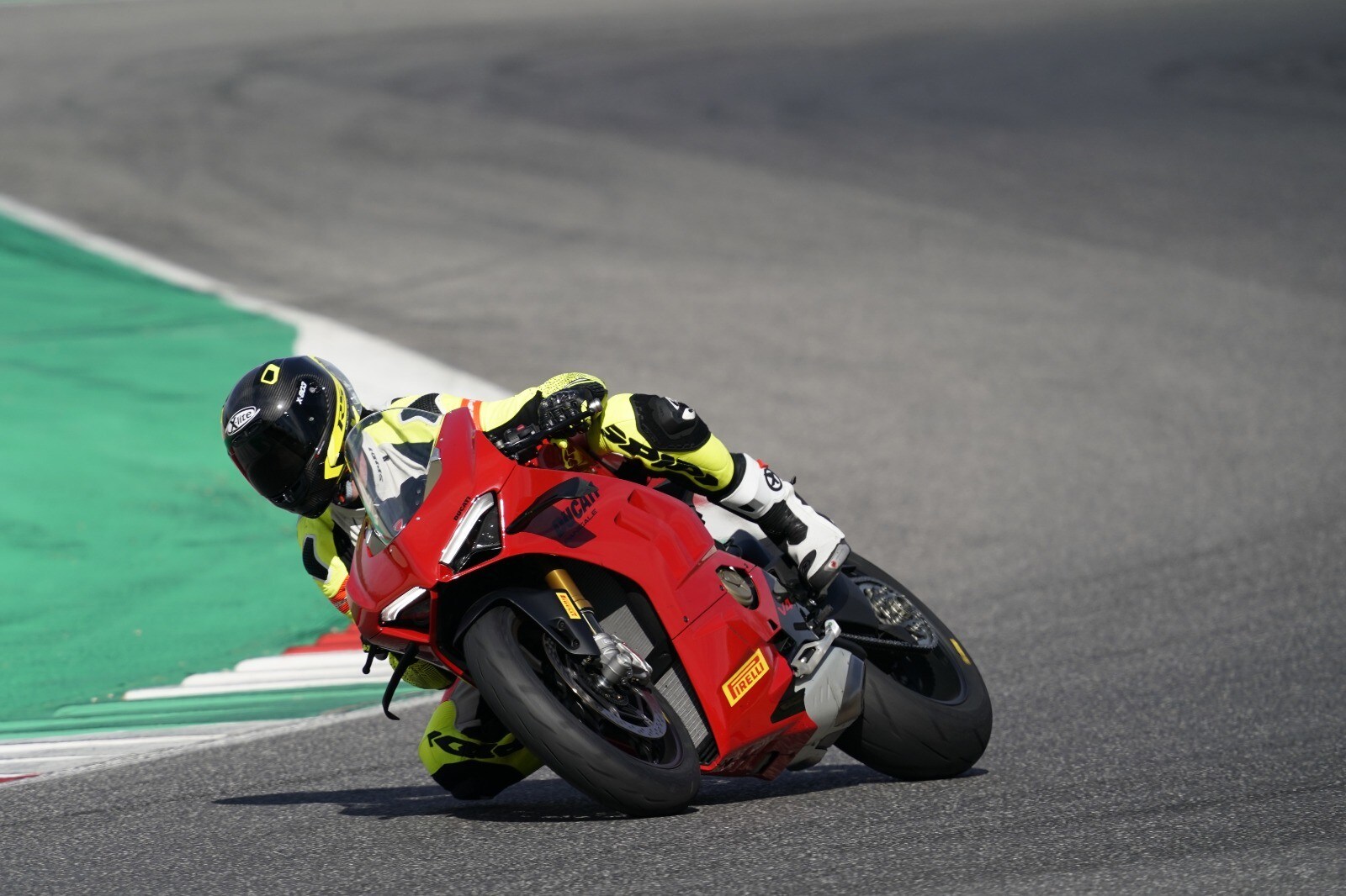 Pirelli Rosso 4 Corsa, LE FOTO DELLA PROVA