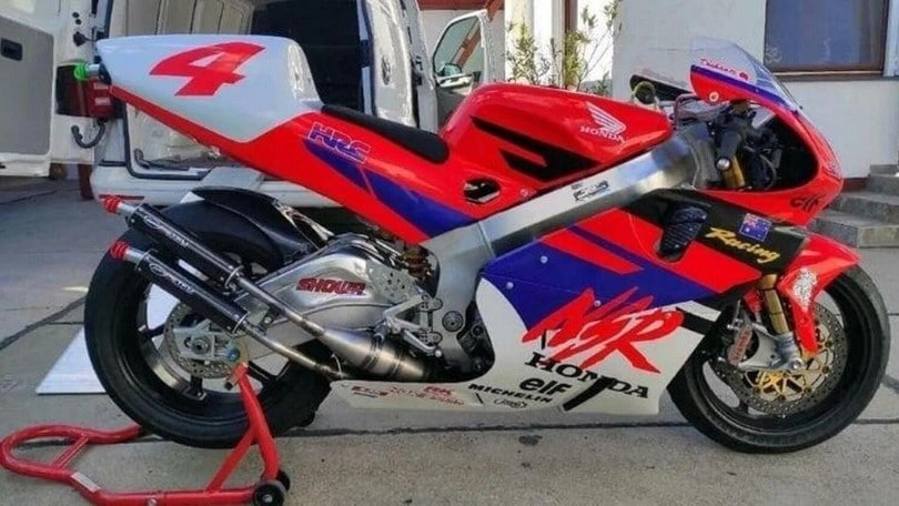 Honda NSR 500, la replica dello youtuber ha il V4 della Yamaha RD 500