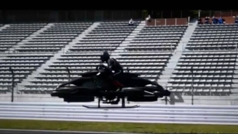 Xturismo Limited, in vendita la moto volante che va a 80 km/h e costa 718mila euro