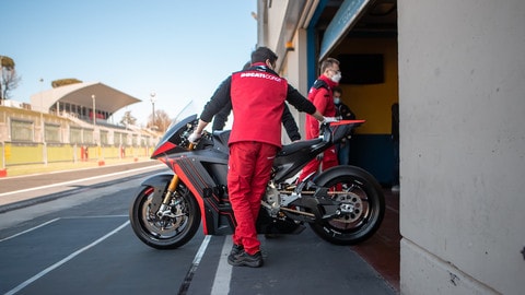 La nuova Ducati MotoE prosegue lo sviluppo in pista - FOTO