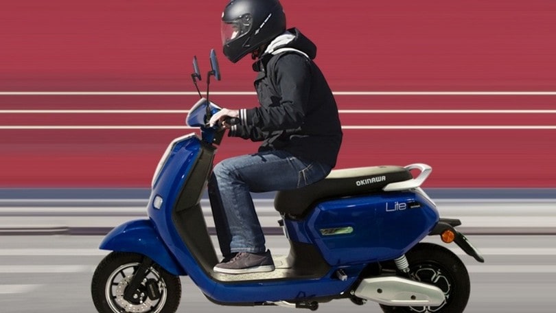 Richiamo in India per 3.215 scooter elettrici: andavano a fuoco