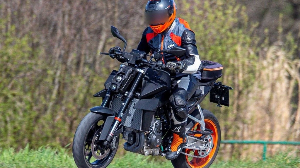 KTM 990 Duke, nuovi dettagli per la prossima naked "sorella" della RC990