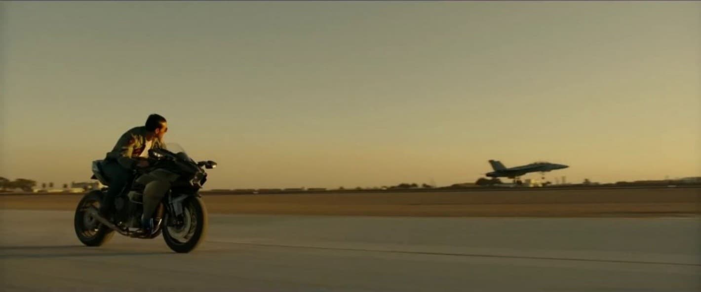 Top Gun, Maverick: Tom Cruise di nuovo in sella alla Kawasaki Ninja