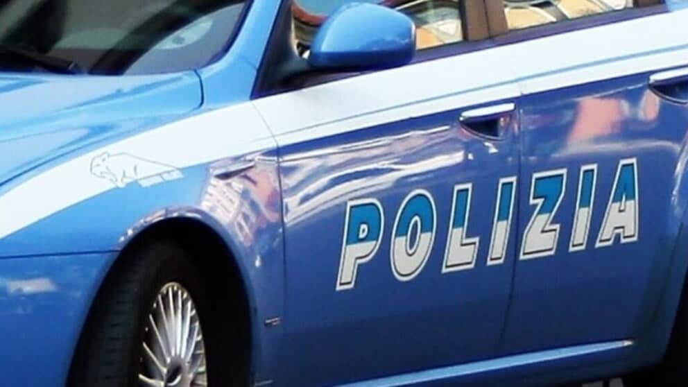 Impennate in scooter per un 21enne, il padre lo va a prendere ma è senza patente