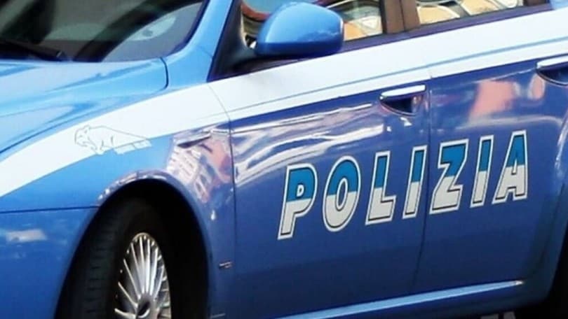 Impennate in scooter per un 21enne, il padre lo va a prendere ma è senza patente