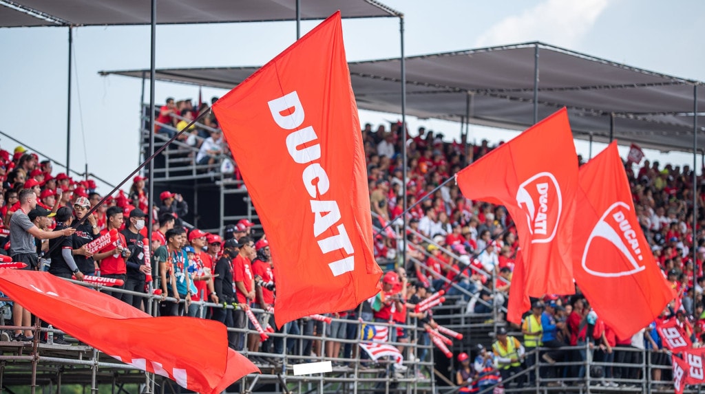 MotoGP, tribune rosso Ducati al Mugello e Misano