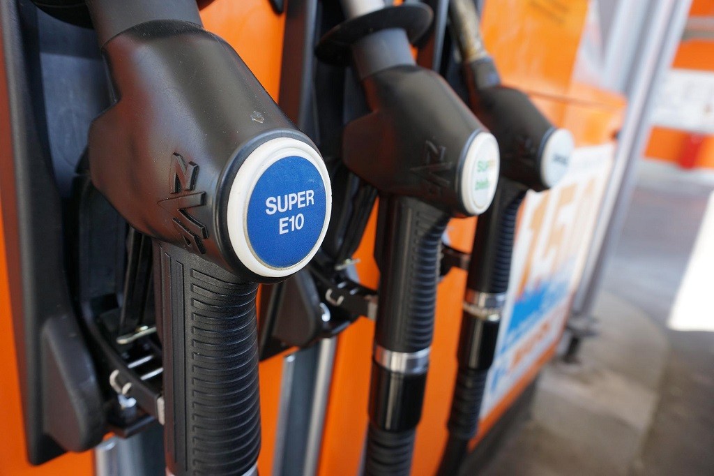 Benzina, prezzi vicini ai record di marzo: taglio accise fino all'8 luglio