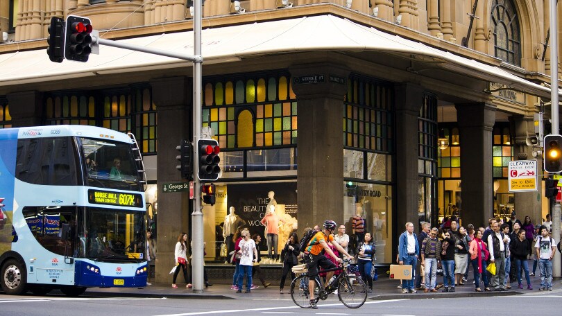 Inghilterra, Moto nelle corsie dei bus: una petizione per il libero accesso