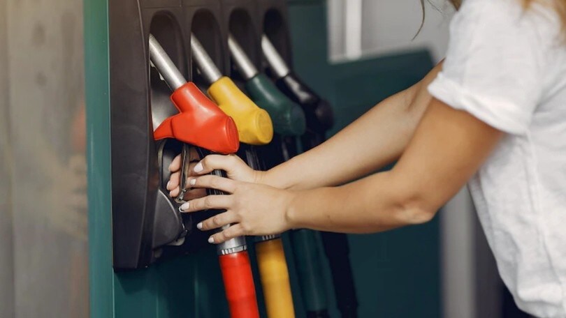 Caro carburante, ipotesi nuovo taglio per calmare i prezzi